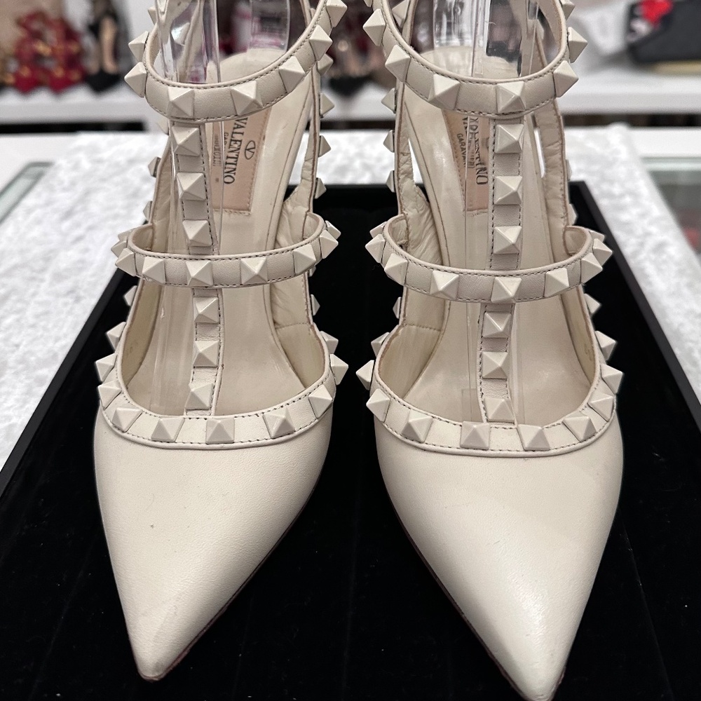 Valentino Garavani Caged Rockstud Pump White
